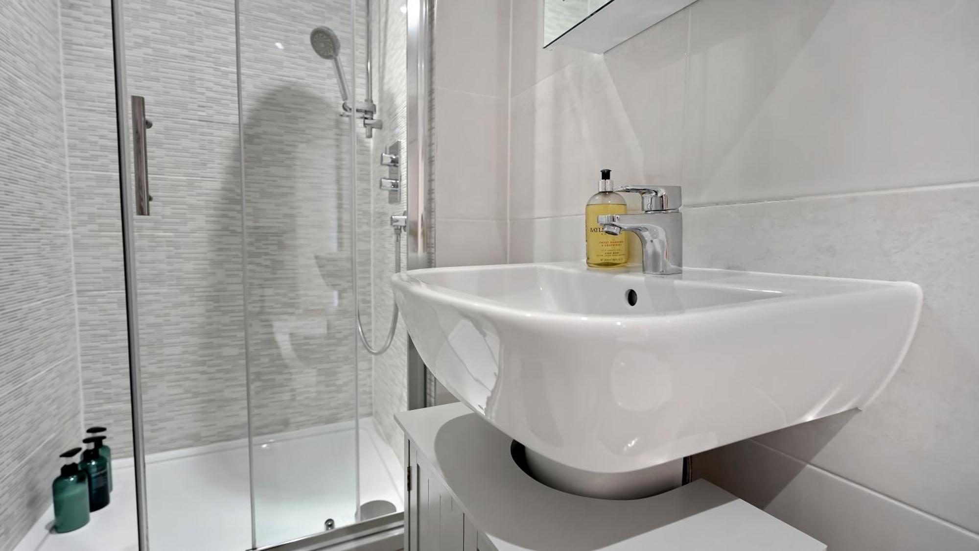 Modern And Spacious Penthouse Apartment In Putney With Free Parking Londra Dış mekan fotoğraf